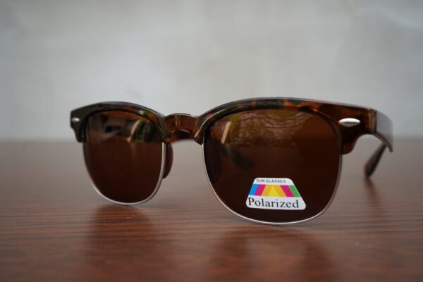 Ochelari tip Wayfarer culoare Maro